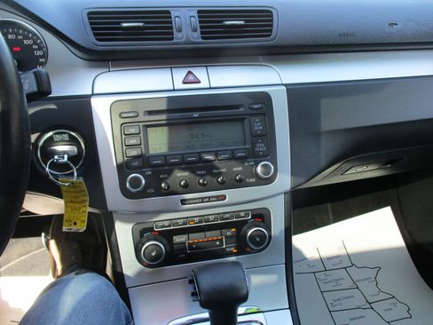 Used 2009 Volkswagen CC Luxury FWD image 40