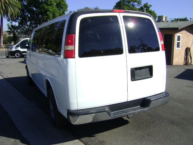 Used 2008 GMC Savana 3500 Extended Passenger RWD image 5