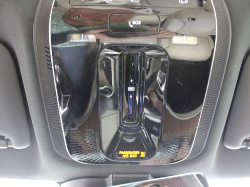 Used 2025 Mercedes-Benz C 300 image 30