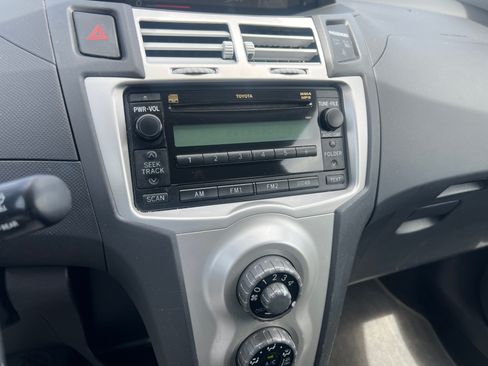 Used 2007 Toyota Yaris 2-Door Hatchback FWD image 10
