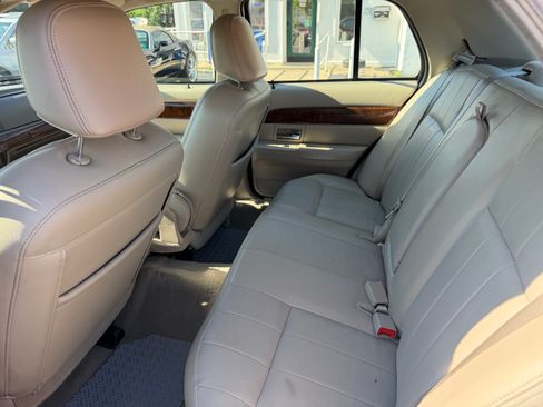 Used 2007 Mercury Grand Marquis LS w/ Premium Package RWD image 11
