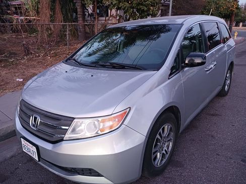 Used 2012 Honda Odyssey EX image 1