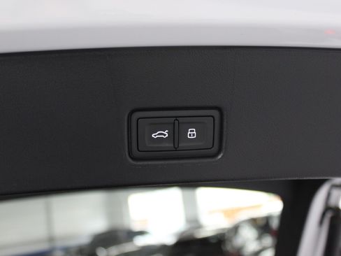 Used 2024 Audi Q4 e-tron Premium Plus image 37