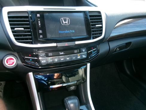 Used 2017 Honda Accord EX-L image 11