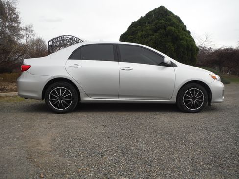 Used 2012 Toyota Corolla LE image 6