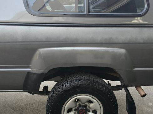 Used 1988 Toyota Pickup Deluxe image 25