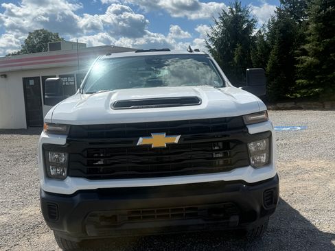 Used 2025 Chevrolet Silverado 3500 4x4 Crew Cab W/T image 3