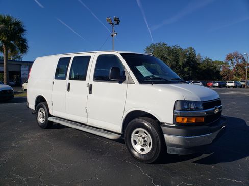 Used 2024 Chevrolet Express 2500 image 7