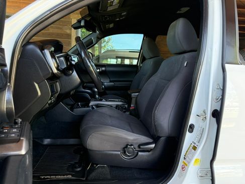 Used 2019 Toyota Tacoma 4x4 Double Cab image 10