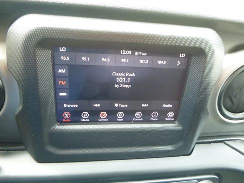 Used 2019 Jeep Wrangler 4WD Unlimited Sport image 24