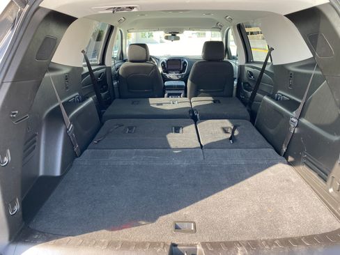 Used 2020 Chevrolet Traverse AWD LT image 9