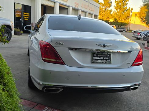 Used 2018 Genesis G90 5.0 Ultimate image 9