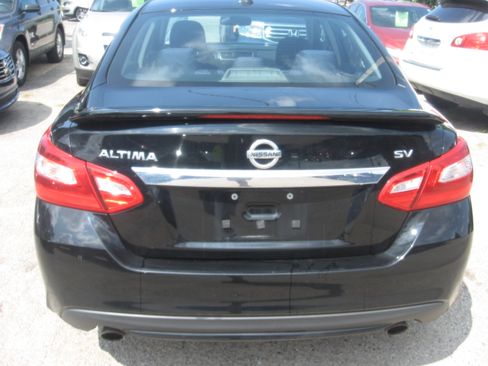 Used 2016 Nissan Altima Sedan w/ Premium Pkg FWD image 6