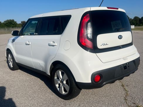 Used 2019 Kia Soul LX FWD image 6