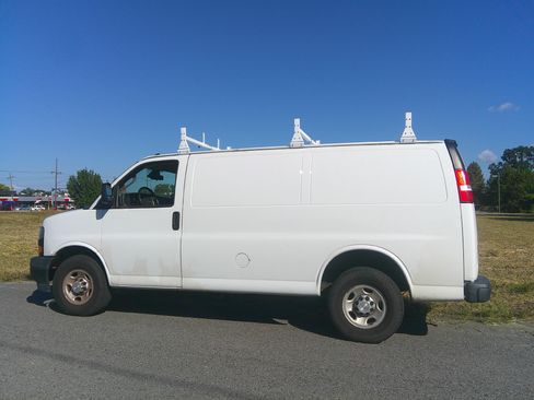 Used 2019 Chevrolet Express 2500 LS image 15