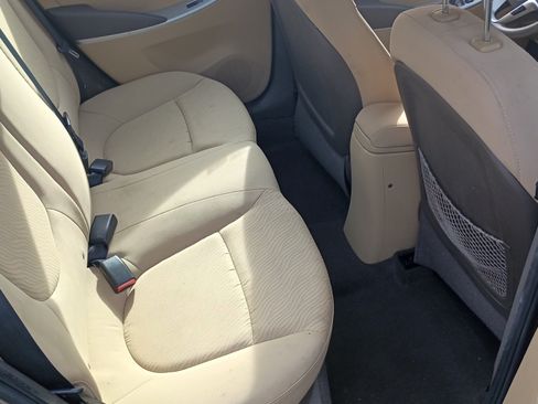 Used 2012 Hyundai Accent GLS image 9