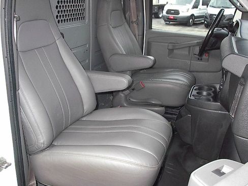 Used 2021 Chevrolet Express 2500 image 10