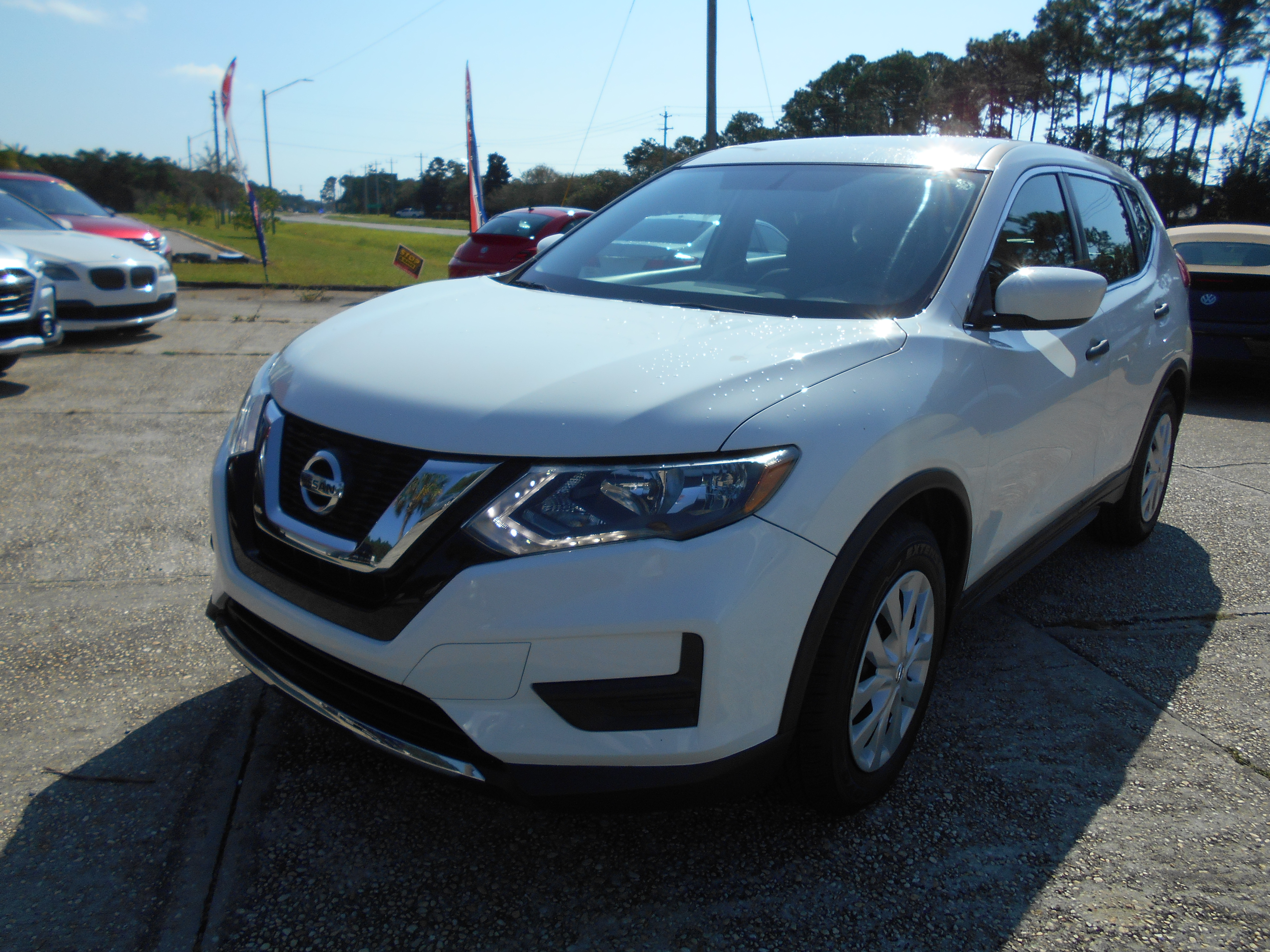 Used 2017 Nissan Rogue FWD S image 2