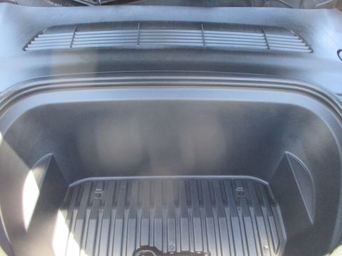 Used 2023 Tesla Model Y AWD image 18