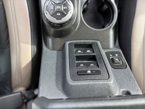 Used 2023 Ford Bronco Wildtrak image 24