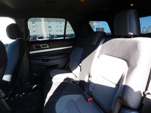 Used 2017 Ford Explorer XLT image 21