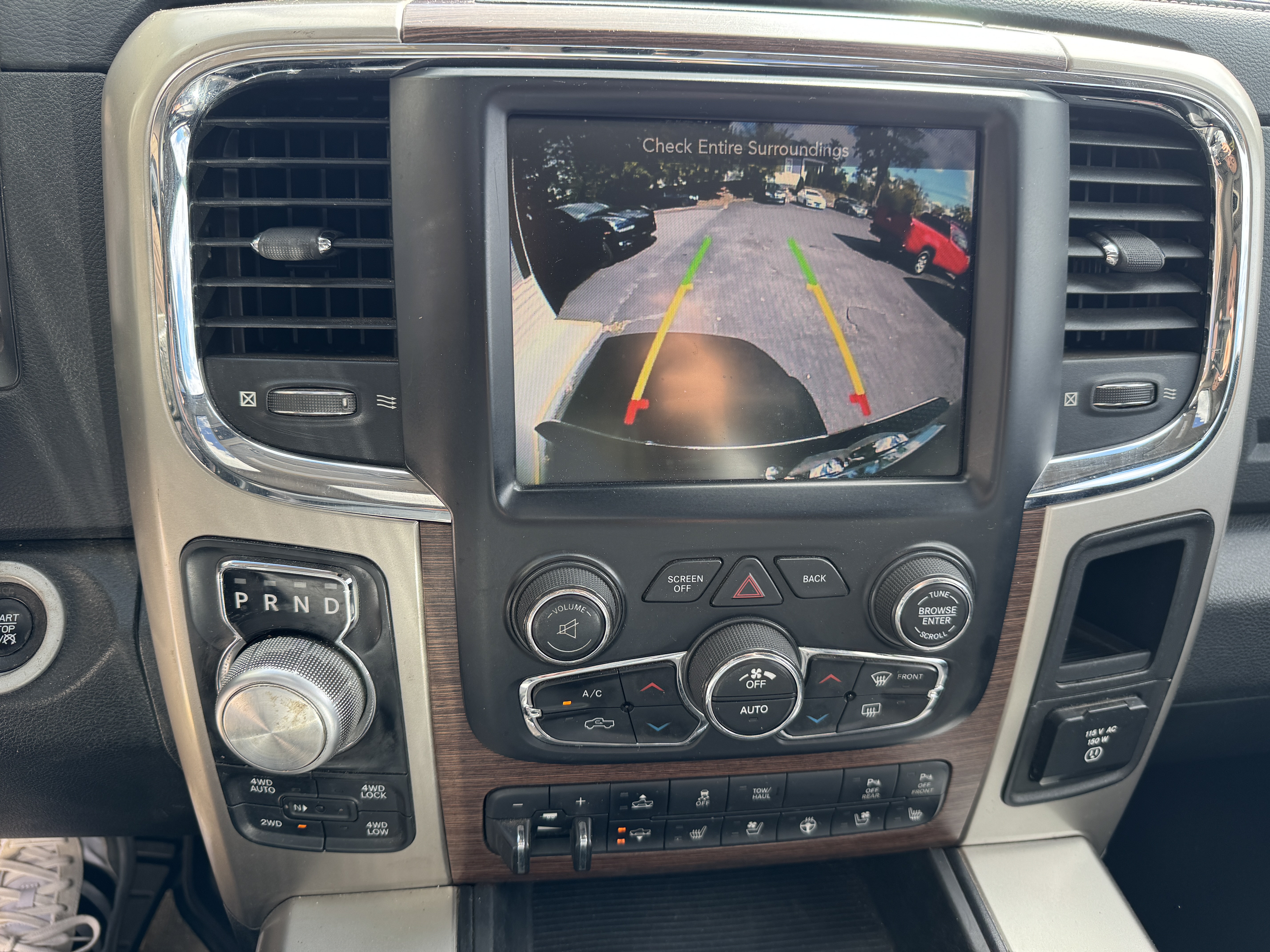 Used 2015 RAM 1500 4x4 Crew Cab Laramie image 22