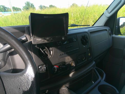 Used 2014 Ford E-150 and Econoline 150 XL image 11