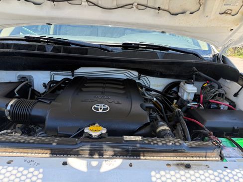 Used 2011 Toyota Tundra 4x4 CrewMax image 8