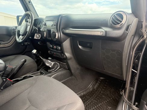 Used 2017 Jeep Wrangler Sport AWD/4WD image 69