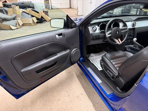 Used 2006 Ford Mustang GT Premium RWD image 2