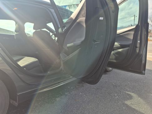 Used 2017 Chevrolet Cruze LT image 7