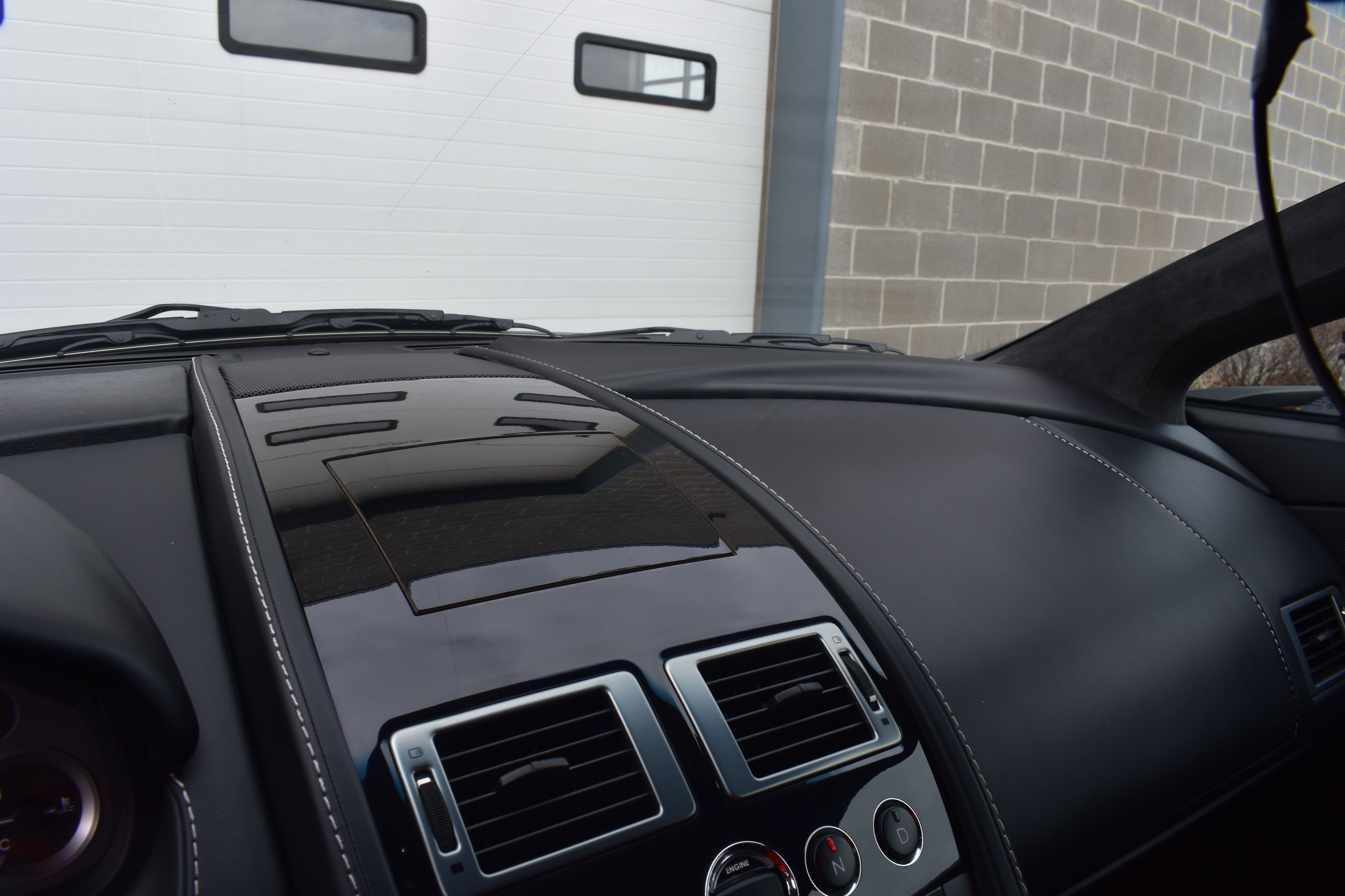 Used 2009 Aston Martin V8 Vantage Roadster RWD image 39