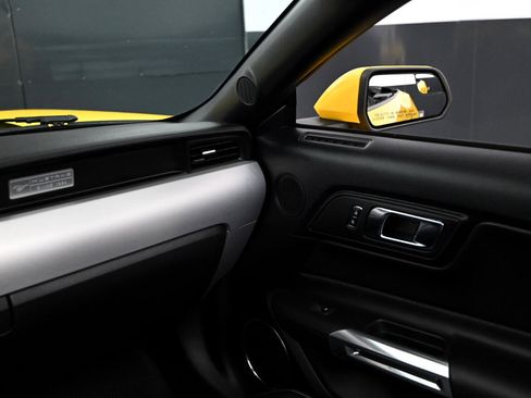 Used 2017 Ford Mustang GT Premium image 12