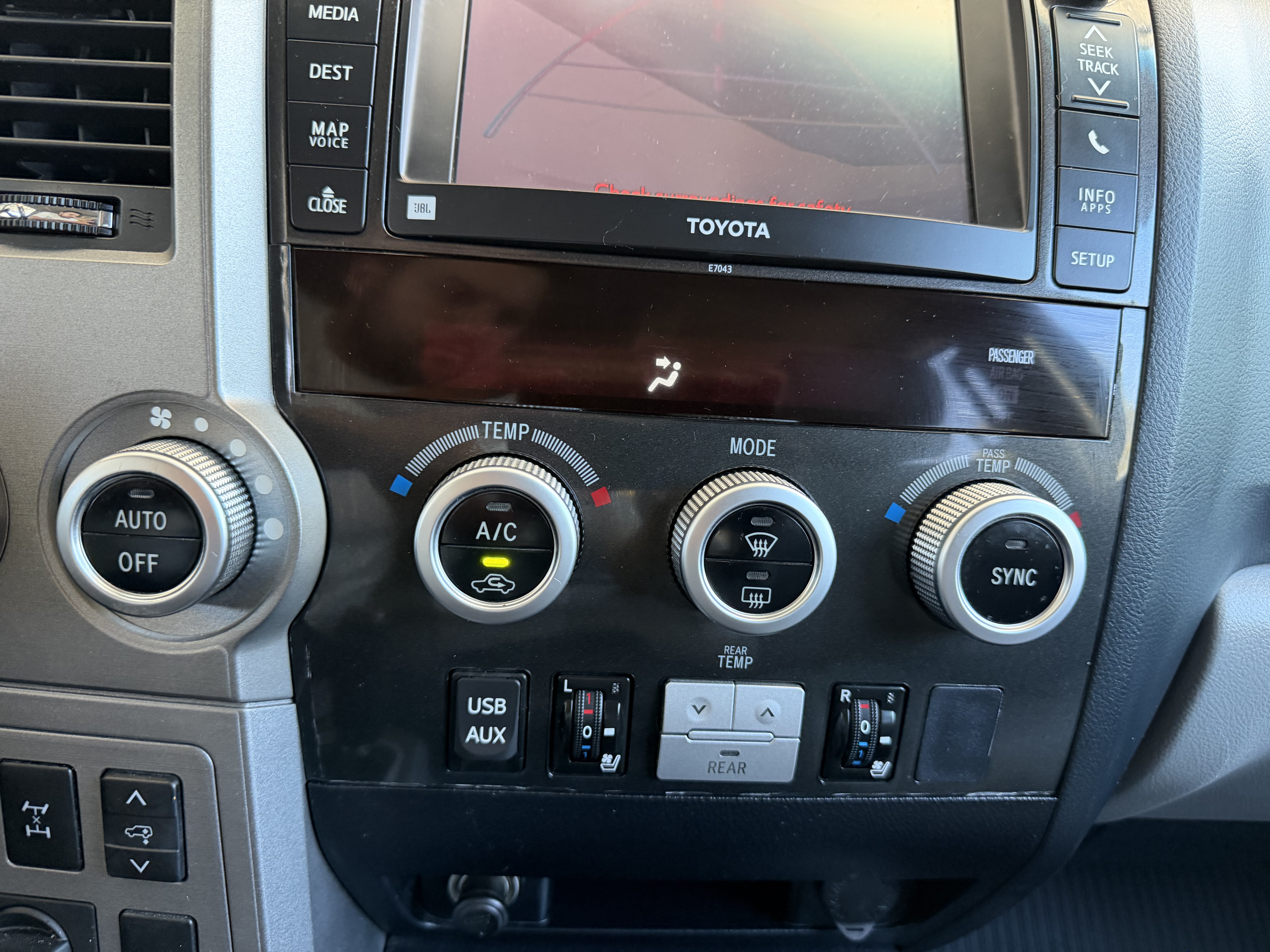 Used 2013 Toyota Sequoia Platinum AWD/4WD image 37