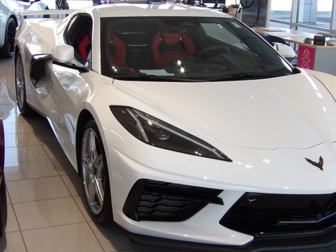 Used 2025 Chevrolet Corvette Stingray 2LT image 7