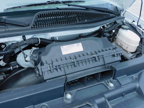 Used 2024 GMC Savana 2500 image 12