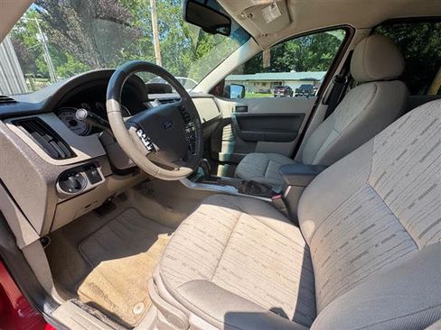 Used 2011 Ford Focus SE Sedan FWD image 6