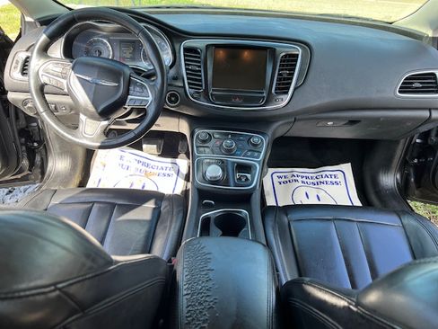 Used 2017 Chrysler 200 Limited image 12