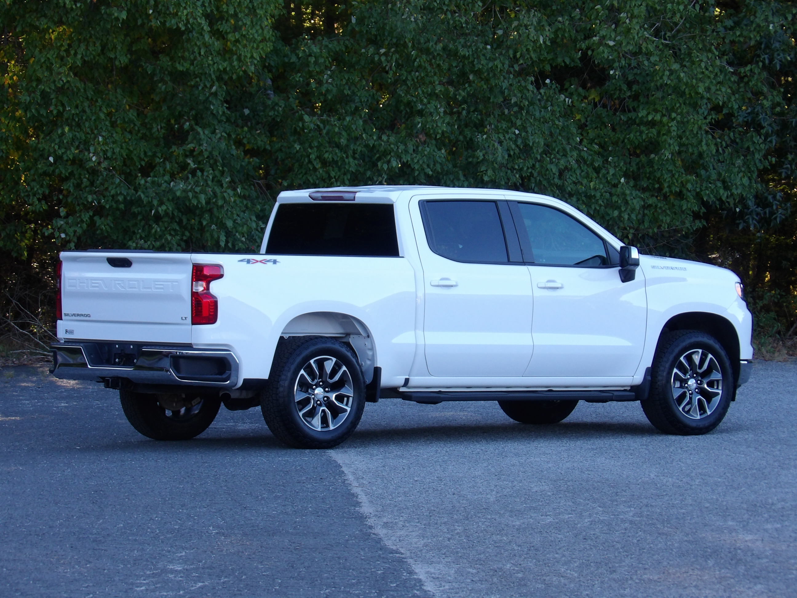 Used 2024 Chevrolet Silverado 1500 4x4 Crew Cab LT image 6