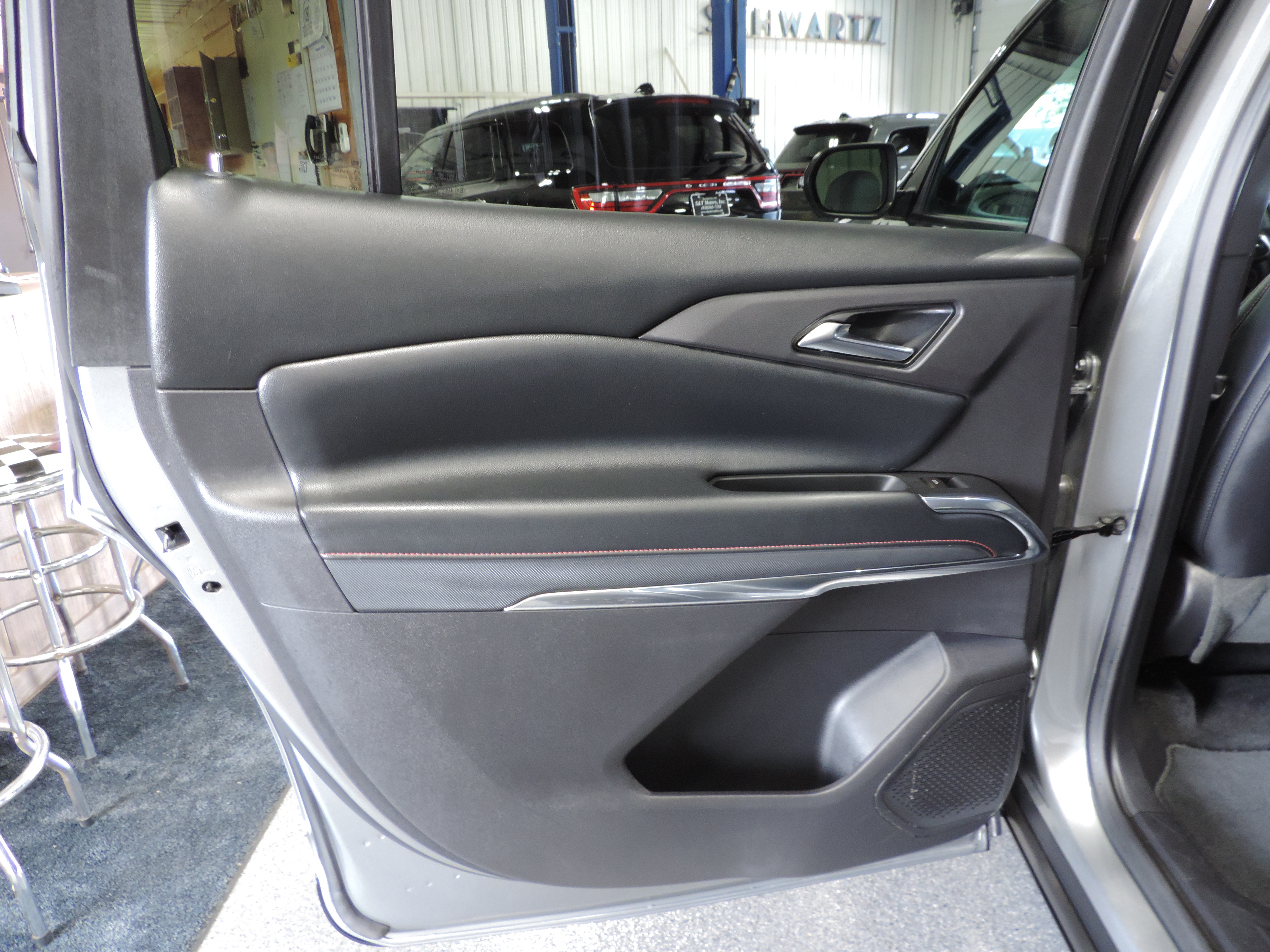 Used 2026 Chevrolet Traverse AWD Z71 image 32