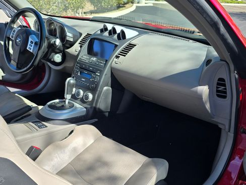 Used 2007 Nissan 350Z Touring image 23