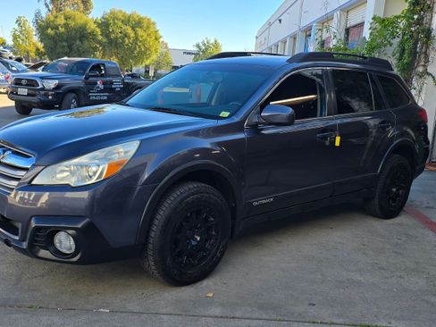 Used 2014 Subaru Outback 2.5i Premium image 16