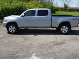 Used 2014 Toyota Tacoma TRD Sport image 2