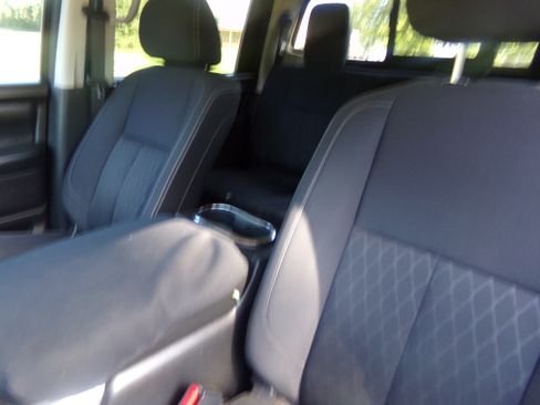 Used 2017 Nissan Titan XD 2WD Crew Cab SV image 16