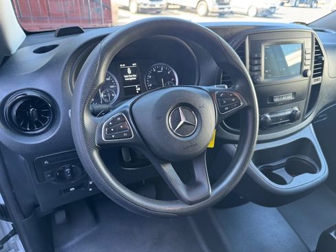 Used 2023 Mercedes-Benz Metris image 9