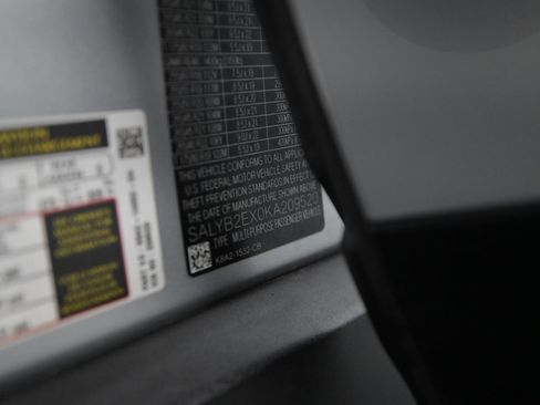 Used 2019 Land Rover Range Rover Velar S image 30