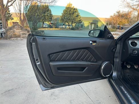 Used 2011 Ford Mustang GT Premium image 23