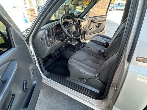 Used 2004 Chevrolet Silverado 1500 LS image 16