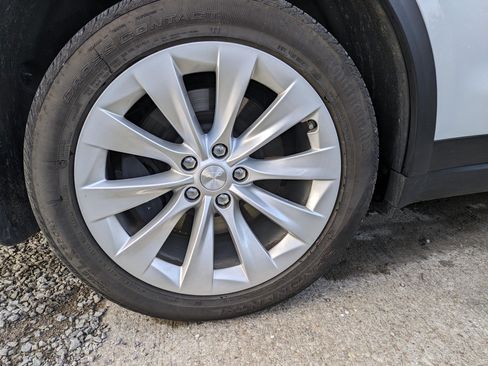 Used 2020 Tesla Model X image 7