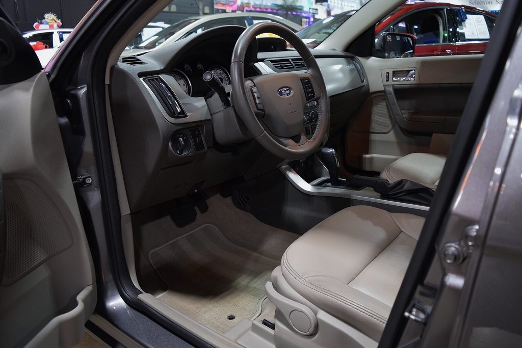 Used 2009 Ford Focus SEL Sedan FWD image 17